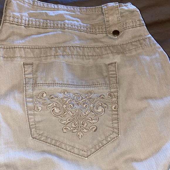 Gloria Vanderbilt Tan Capris Sz 12 (embroidered pockets!) - Picture 6 of 7